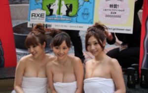 丰满女医生销魂娇喘呻吟_十万网红美女美酱